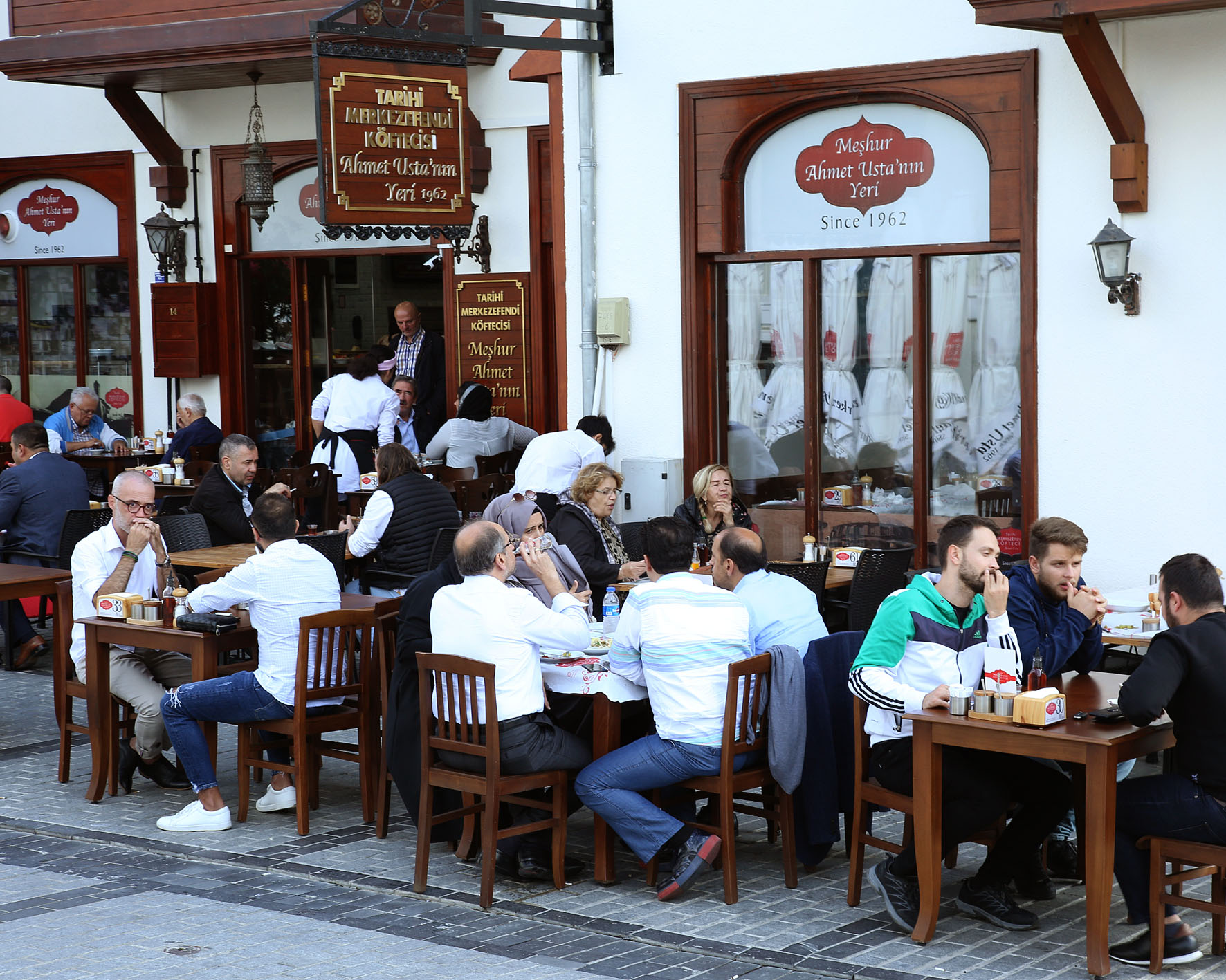 Tarihi Merkezefendi Köftecisi | İletişim